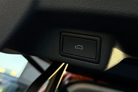 BJ25ZXR Volkswagen ID. Buzz 210kW Life Pro 79kWh 5dr Auto Thumbnail #43