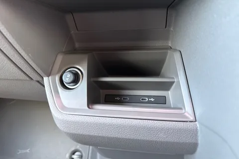 DF75ULO Volkswagen Crafter CR30 Commerce MWB 140 PS FWD - 25 Model Year/Low Roof/Camera Thumbnail #36