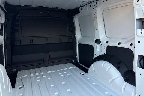 BT75EOA Volkswagen Caddy 2.0 TDI 102PS Commerce Van [Business/Tech Pack] Thumbnail #39