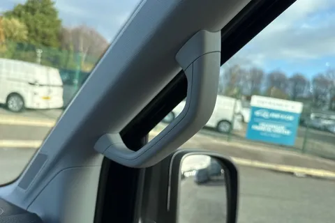 DF75ULO Volkswagen Crafter CR30 Commerce MWB 140 PS FWD - 25 Model Year/Low Roof/Camera Thumbnail #43