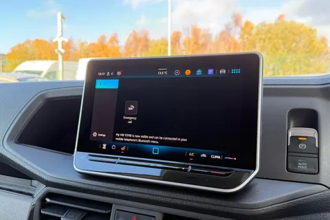 DF75ULO Volkswagen Crafter CR30 Commerce MWB 140 PS FWD - 25 Model Year/Low Roof/Camera Thumbnail #47