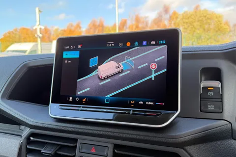 DF75ULO Volkswagen Crafter CR30 Commerce MWB 140 PS FWD - 25 Model Year/Low Roof/Camera Thumbnail #52