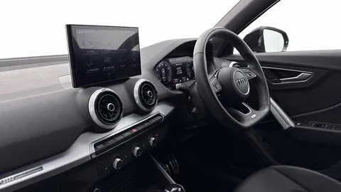 KT24OHS Audi Q2 Black Edition 35 TFSI 150 PS S tronic Thumbnail #2