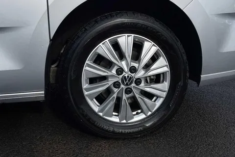 KY22WPA Volkswagen Multivan Multivan Life SWB 218 PS 1.4 eHybrid 6-Speed DSG-NAV Thumbnail #23