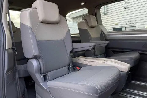 KY22WPA Volkswagen Multivan Multivan Life SWB 218 PS 1.4 eHybrid 6-Speed DSG-NAV Thumbnail #35