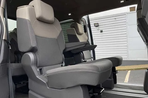 KY22WPA Volkswagen Multivan Multivan Life SWB 218 PS 1.4 eHybrid 6-Speed DSG-NAV Thumbnail #45