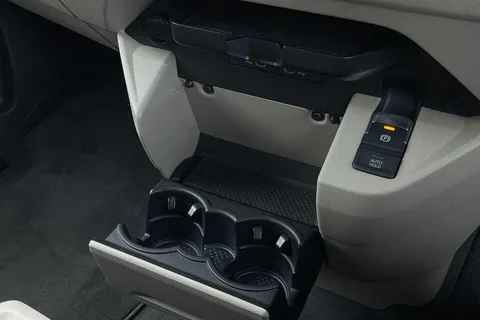 KY22WPA Volkswagen Multivan Multivan Life SWB 218 PS 1.4 eHybrid 6-Speed DSG-NAV Thumbnail #46