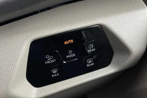 KY22WPA Volkswagen Multivan Multivan Life SWB 218 PS 1.4 eHybrid 6-Speed DSG-NAV Thumbnail #50