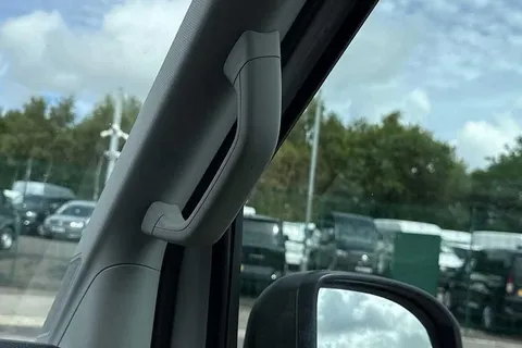 DA75PXN Volkswagen Crafter CR35 Commerce Plus MWB 140 PS FWD - 25 Model Year Thumbnail #37