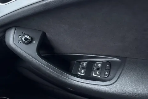 18 of 54 for Audi A6 Saloon 2.0 TDI ultra S line S Tronic Euro 6 (s/s) 4dr