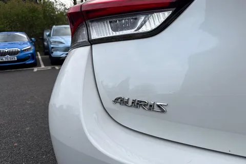 LG67MFF Toyota Auris 1.8 VVT-h Icon CVT Euro 6 (s/s) 5dr (Safety Sense) Thumbnail #29