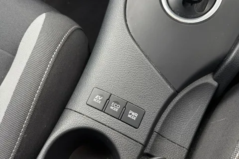 LG67MFF Toyota Auris 1.8 VVT-h Icon CVT Euro 6 (s/s) 5dr (Safety Sense) Thumbnail #33