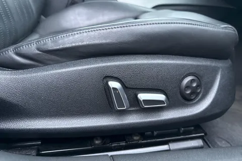 26 of 54 for Audi A6 Saloon 2.0 TDI ultra S line S Tronic Euro 6 (s/s) 4dr