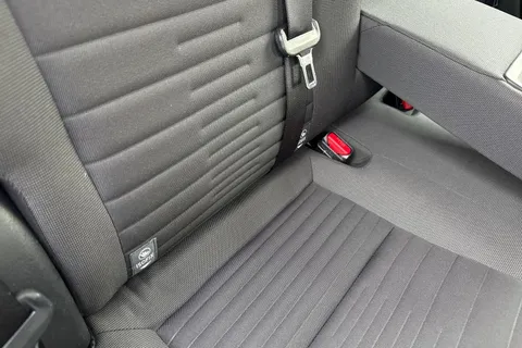 LG67MFF Toyota Auris 1.8 VVT-h Icon CVT Euro 6 (s/s) 5dr (Safety Sense) Thumbnail #40