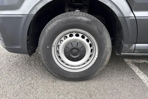 CX75HWC Volkswagen Crafter 2.0 TDI CR35 Commerce Plus FWD LWB High Roof Euro 6 (s/s) 5dr Thumbnail #7