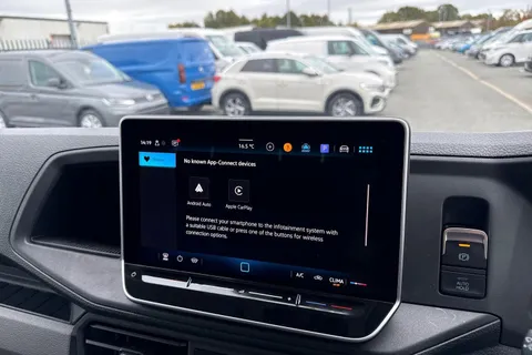 CX75HWC Volkswagen Crafter 2.0 TDI CR35 Commerce Plus FWD LWB High Roof Euro 6 (s/s) 5dr Thumbnail #12