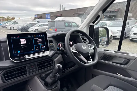 CX75HWC Volkswagen Crafter 2.0 TDI CR35 Commerce Plus FWD LWB High Roof Euro 6 (s/s) 5dr Thumbnail #13