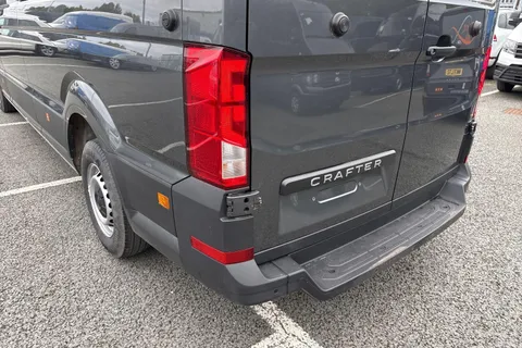 CX75HWC Volkswagen Crafter 2.0 TDI CR35 Commerce Plus FWD LWB High Roof Euro 6 (s/s) 5dr Thumbnail #16