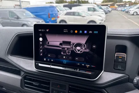 CX75HWC Volkswagen Crafter 2.0 TDI CR35 Commerce Plus FWD LWB High Roof Euro 6 (s/s) 5dr Thumbnail #19