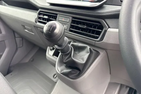 CX75HWC Volkswagen Crafter 2.0 TDI CR35 Commerce Plus FWD LWB High Roof Euro 6 (s/s) 5dr Thumbnail #20