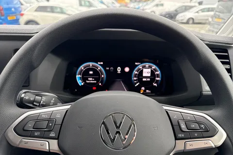 CX75HWC Volkswagen Crafter 2.0 TDI CR35 Commerce Plus FWD LWB High Roof Euro 6 (s/s) 5dr Thumbnail #25