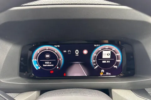 CX75HWC Volkswagen Crafter 2.0 TDI CR35 Commerce Plus FWD LWB High Roof Euro 6 (s/s) 5dr Thumbnail #26