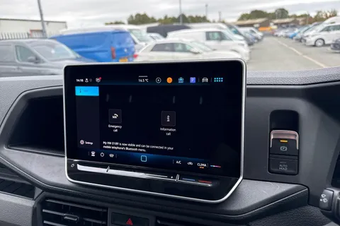 CX75HWC Volkswagen Crafter 2.0 TDI CR35 Commerce Plus FWD LWB High Roof Euro 6 (s/s) 5dr Thumbnail #29