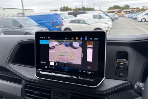 CX75HWC Volkswagen Crafter 2.0 TDI CR35 Commerce Plus FWD LWB High Roof Euro 6 (s/s) 5dr Thumbnail #32