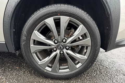 SB23XBO Lexus Ux 2.0 250h F Sport Design E-CVT Euro 6 (s/s) 5dr Thumbnail #11