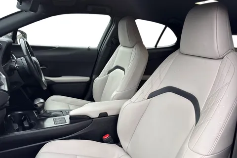 SB23XBO Lexus Ux 2.0 250h F Sport Design E-CVT Euro 6 (s/s) 5dr Thumbnail #17