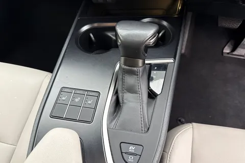 SB23XBO Lexus Ux 2.0 250h F Sport Design E-CVT Euro 6 (s/s) 5dr Thumbnail #24