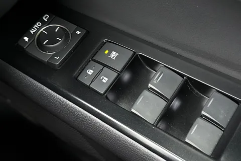 SB23XBO Lexus Ux 2.0 250h F Sport Design E-CVT Euro 6 (s/s) 5dr Thumbnail #37