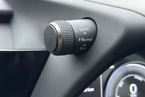 SB23XBO Lexus Ux 2.0 250h F Sport Design E-CVT Euro 6 (s/s) 5dr Thumbnail #44