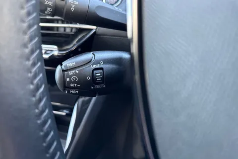 FG71OYB PEUGEOT e-2008 50kWh Allure Premium Auto 5dr Thumbnail #41