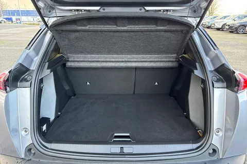 YT72OHR PEUGEOT e-2008 50kWh GT Auto 5dr (7kW Charger) Thumbnail #7