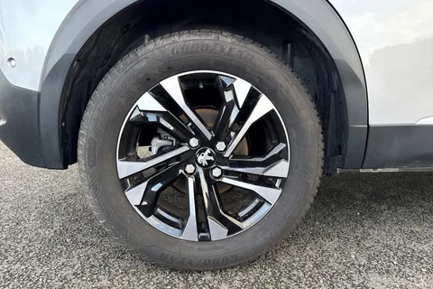 YT72OHR PEUGEOT e-2008 50kWh GT Auto 5dr (7kW Charger) Thumbnail #11