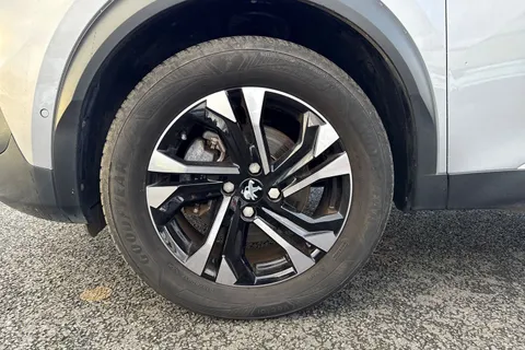 YT72OHR PEUGEOT e-2008 50kWh GT Auto 5dr (7kW Charger) Thumbnail #12