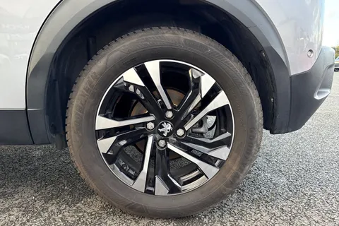 YT72OHR PEUGEOT e-2008 50kWh GT Auto 5dr (7kW Charger) Thumbnail #13