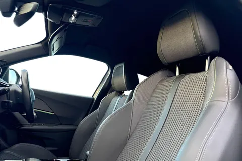 YT72OHR PEUGEOT e-2008 50kWh GT Auto 5dr (7kW Charger) Thumbnail #16