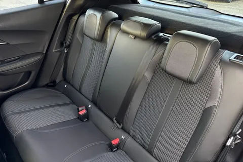 YT72OHR PEUGEOT e-2008 50kWh GT Auto 5dr (7kW Charger) Thumbnail #19