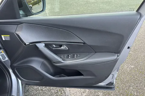 YT72OHR PEUGEOT e-2008 50kWh GT Auto 5dr (7kW Charger) Thumbnail #21
