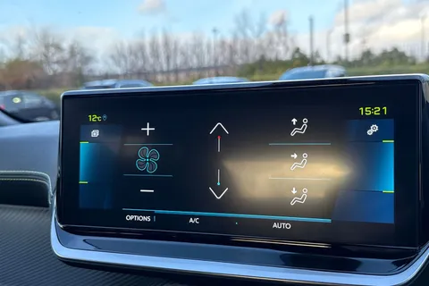 YT72OHR PEUGEOT e-2008 50kWh GT Auto 5dr (7kW Charger) Thumbnail #22