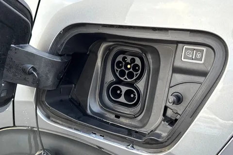 YT72OHR PEUGEOT e-2008 50kWh GT Auto 5dr (7kW Charger) Thumbnail #36