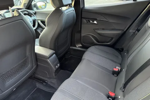 YT72OHR PEUGEOT e-2008 50kWh GT Auto 5dr (7kW Charger) Thumbnail #37