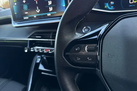 YT72OHR PEUGEOT e-2008 50kWh GT Auto 5dr (7kW Charger) Thumbnail #41