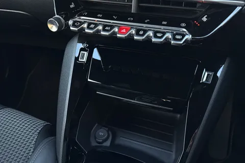 YT72OHR PEUGEOT e-2008 50kWh GT Auto 5dr (7kW Charger) Thumbnail #61