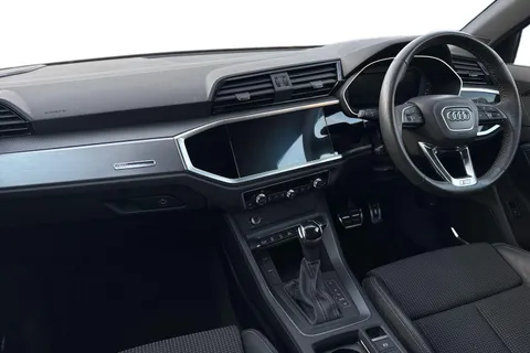 PK69SZJ Audi Q3 2.0 TDI 35 S line S Tronic Euro 6 (s/s) 5dr Thumbnail #9