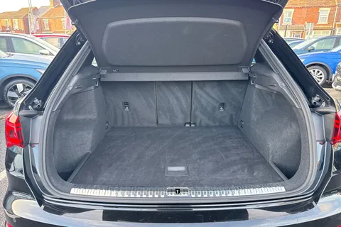 PK69SZJ Audi Q3 2.0 TDI 35 S line S Tronic Euro 6 (s/s) 5dr Thumbnail #10