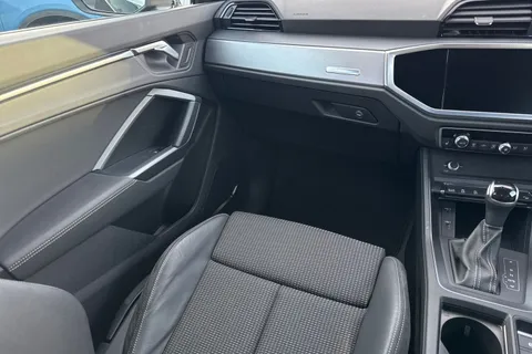 PK69SZJ Audi Q3 2.0 TDI 35 S line S Tronic Euro 6 (s/s) 5dr Thumbnail #15