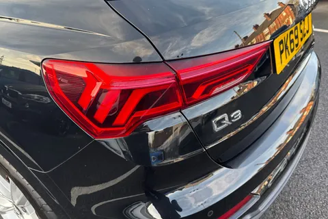 PK69SZJ Audi Q3 2.0 TDI 35 S line S Tronic Euro 6 (s/s) 5dr Thumbnail #16